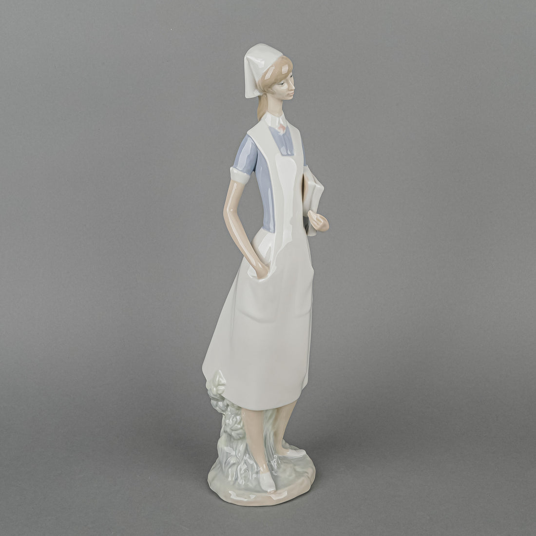 LLADRO Figurine Nurse 4603