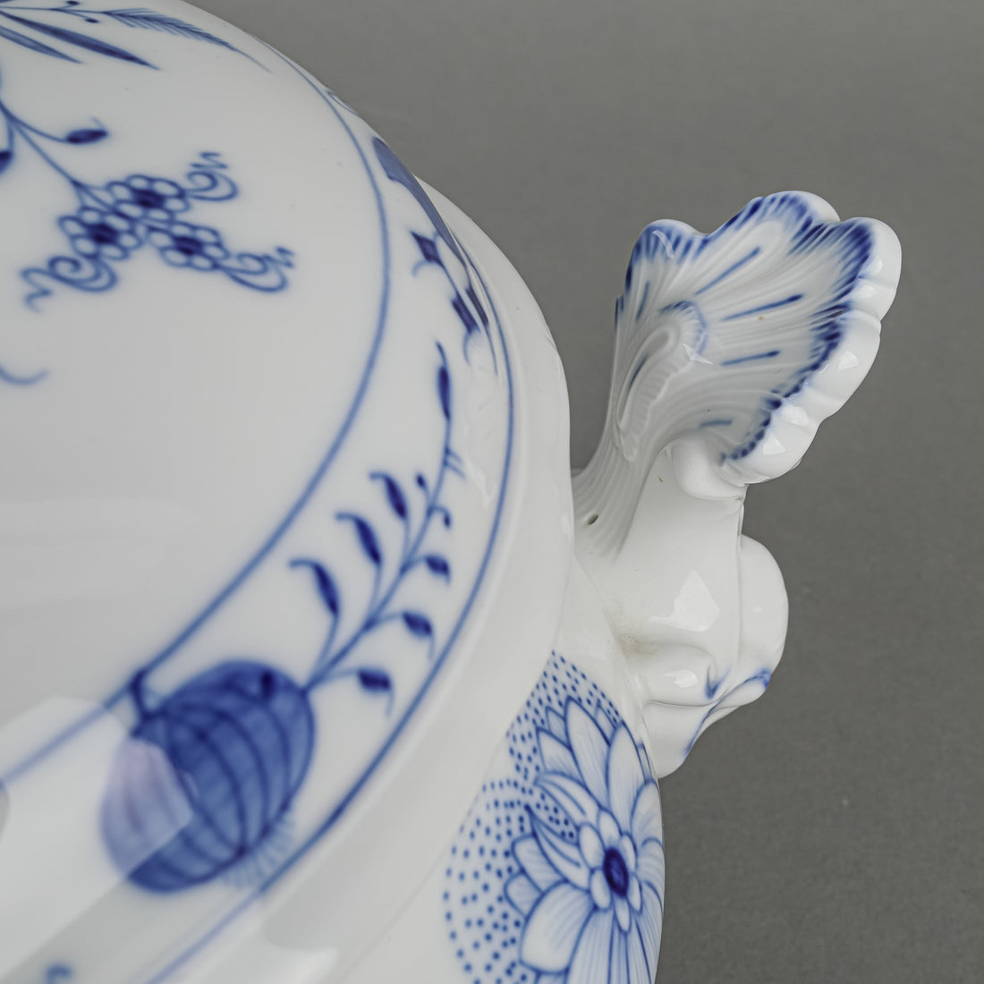 MEISSEN Blue Onion Covered Tureen
