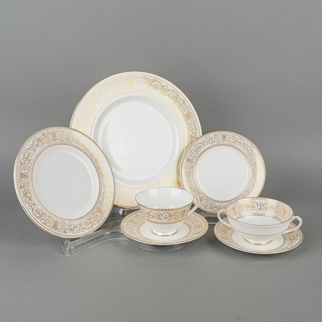 ROYAL DOULTON Sovereign A4973 12 Place Settings Plus Extras