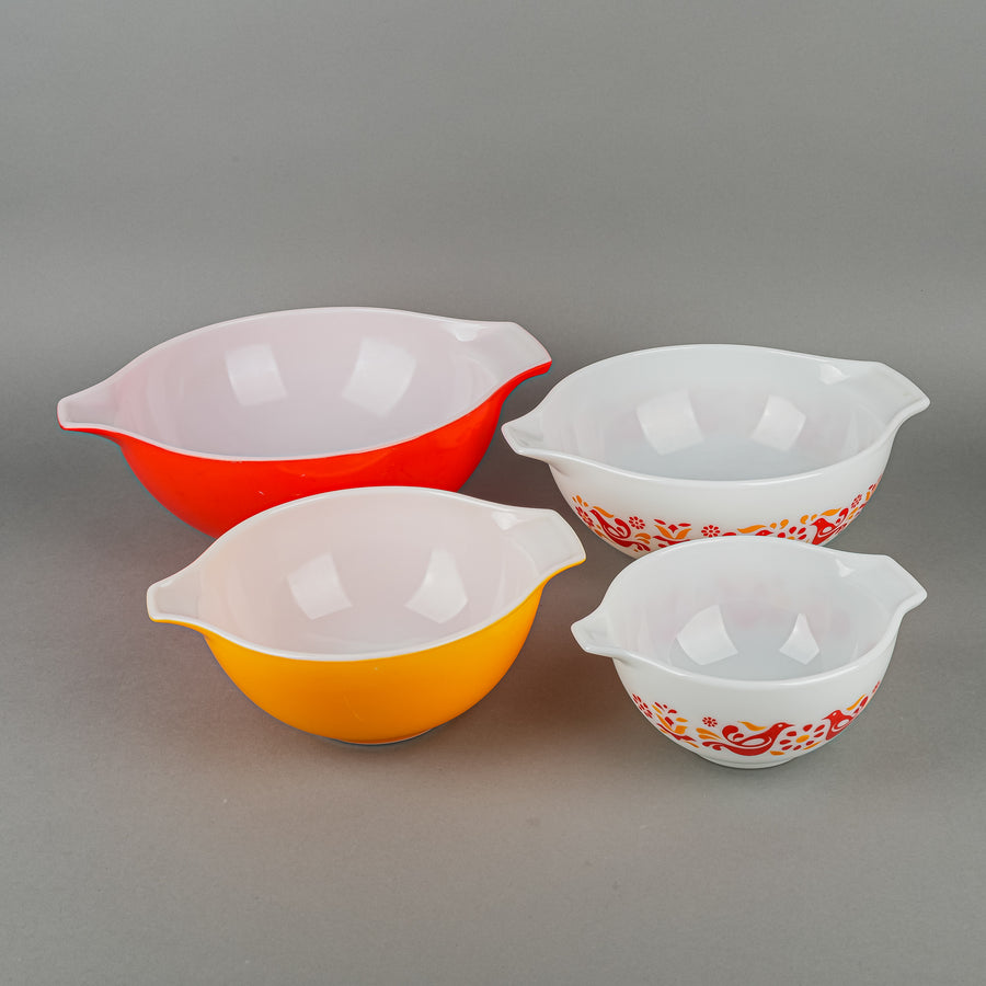 PYREX Friendship Cinderella Nesting Mixing Bowl Set Of 4