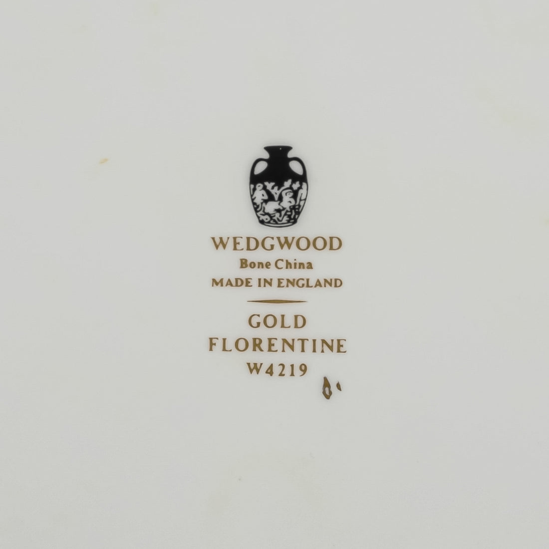 WEDGWOOD Gold Florentine W4219 8 Place Settings Plus Extras