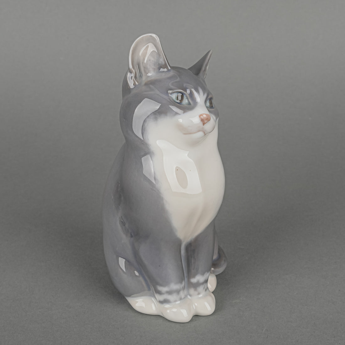 ROYAL COPENHAGEN Figurine Grey Cat Sitting 1803