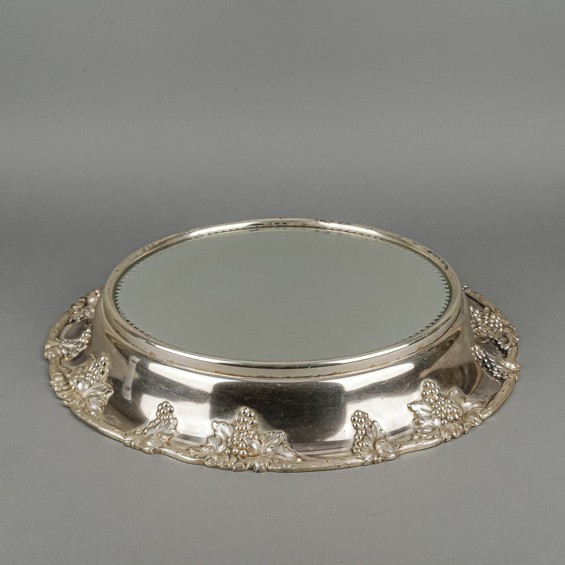 MERIDEN BRITTANIA CO Silver Plate Mirrored Centrepiece Stand