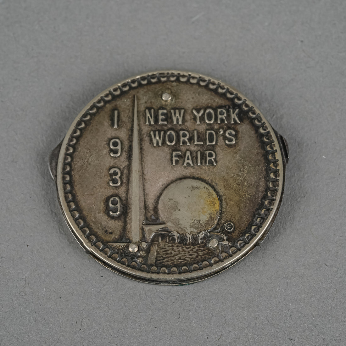 COLONIAL 1939 New York World's Fair Round Pocket Knife