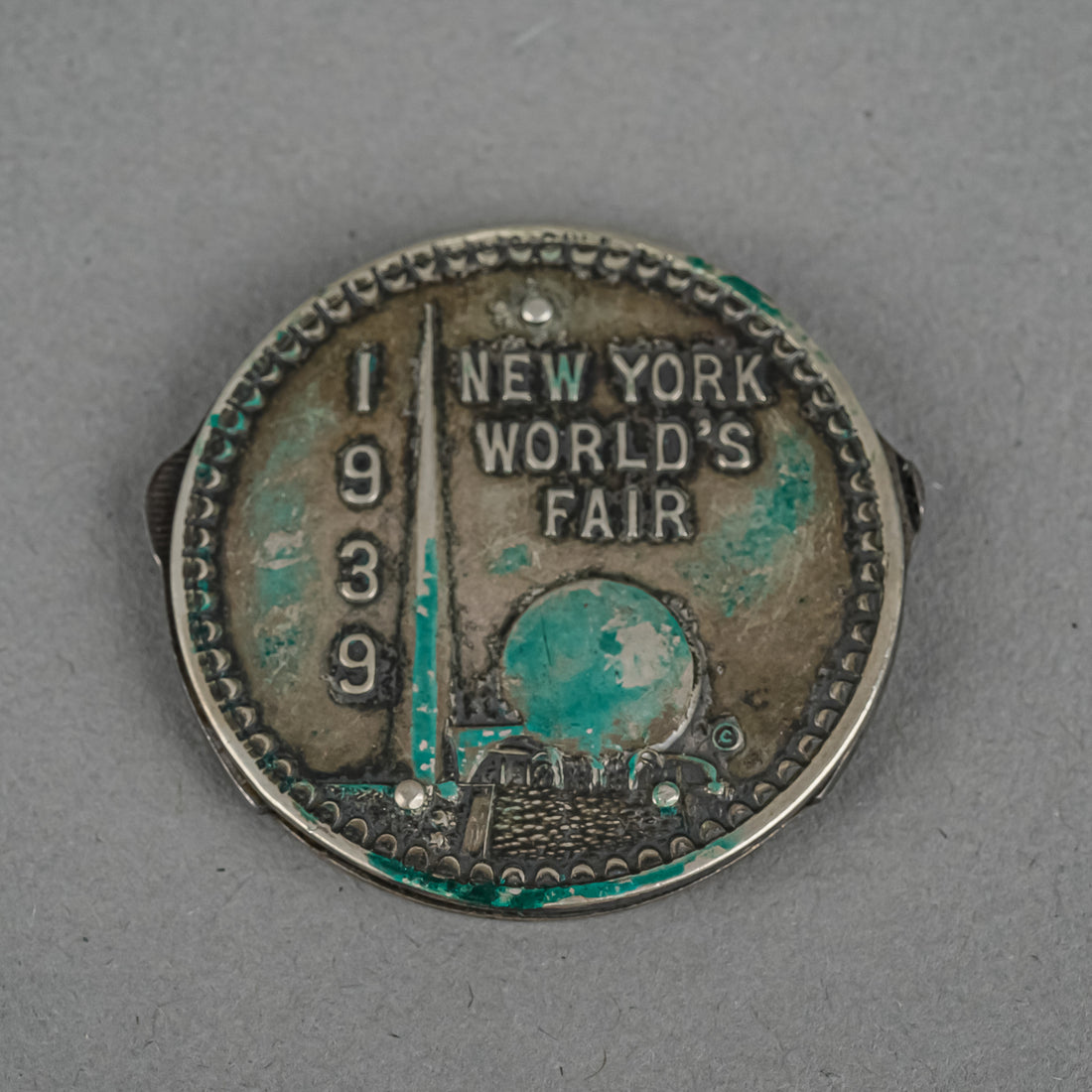 COLONIAL 1939 New York World's Fair Round Pocket Knife