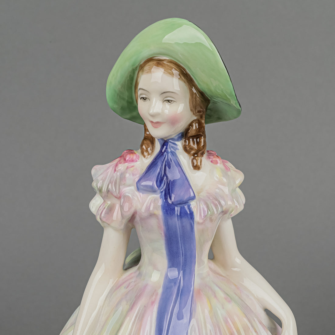 ROYAL DOULTON Figurine Easter Day HN 2039