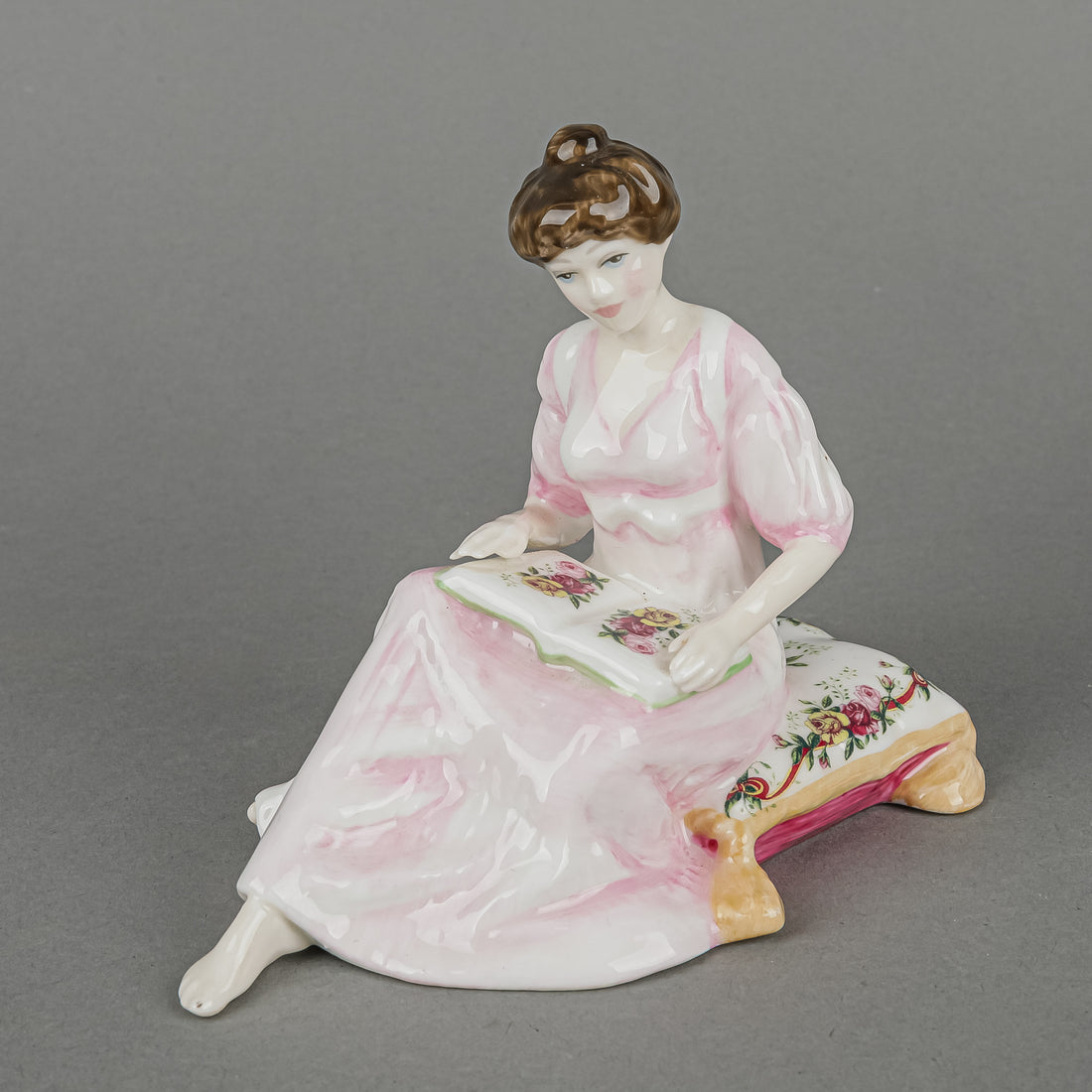 ROYAL ALBERT Figurine Thoughts Of You RA1