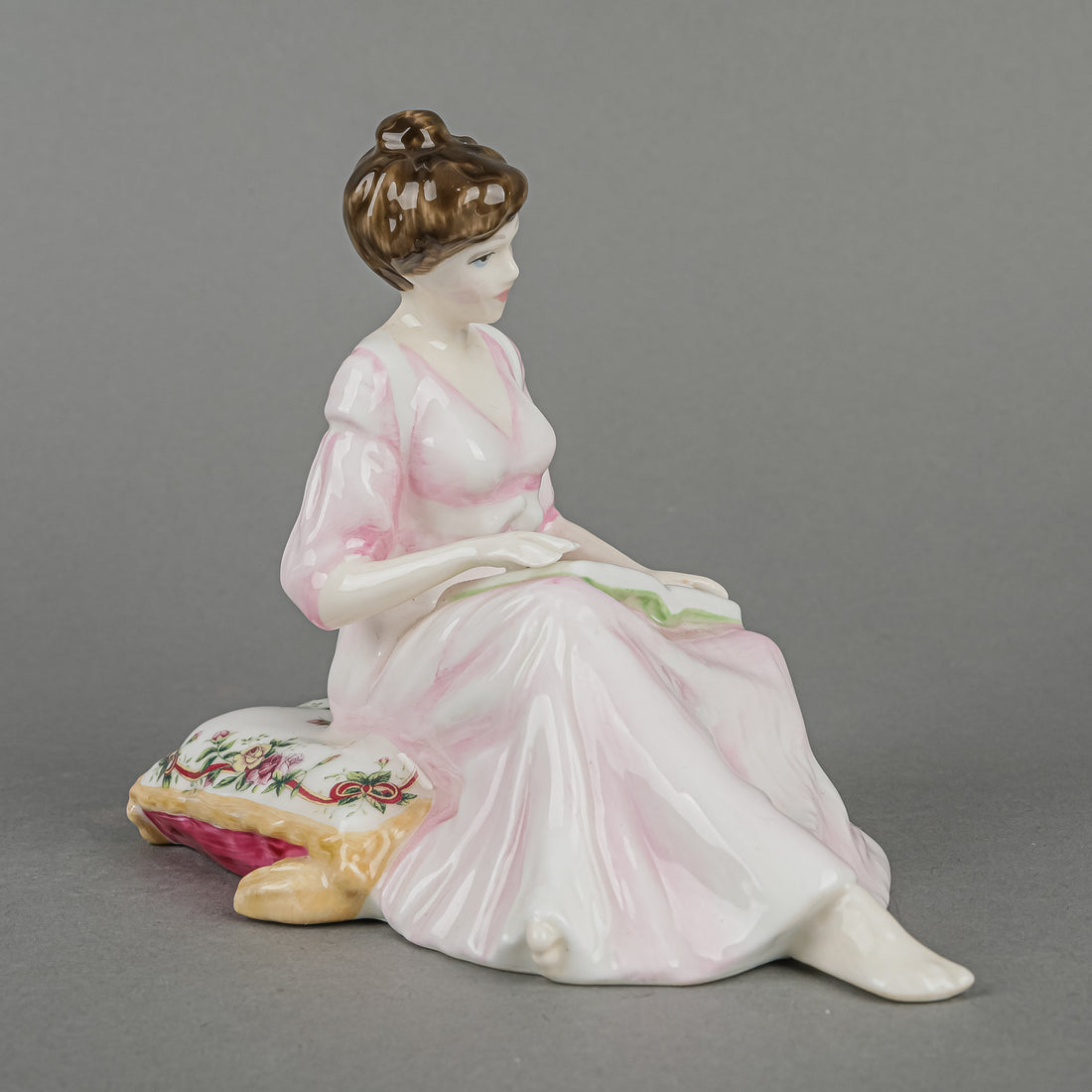 ROYAL ALBERT Figurine Thoughts Of You RA1