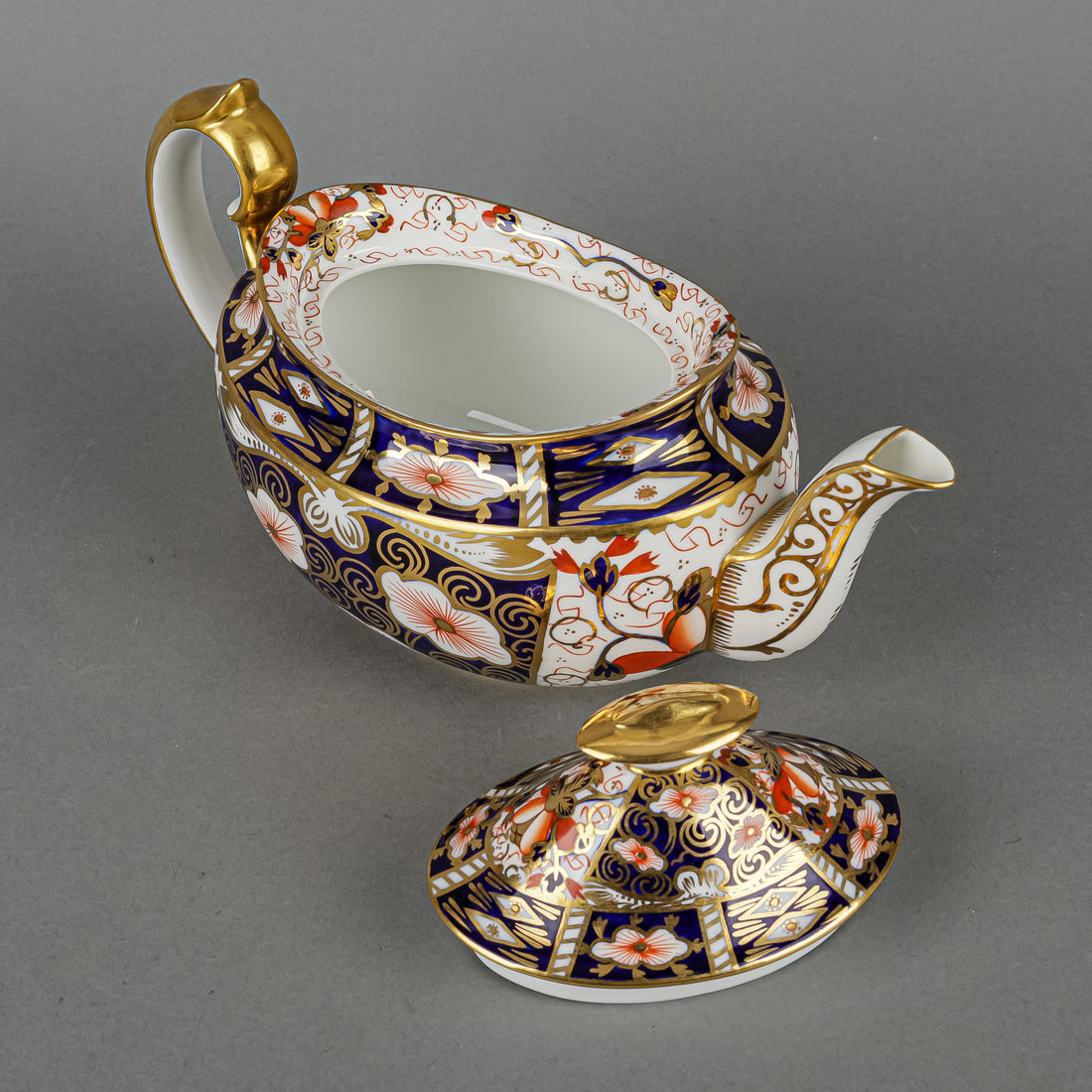 ROYAL CROWN DERBY Traditional Imari 2451 Teapot With Lid
