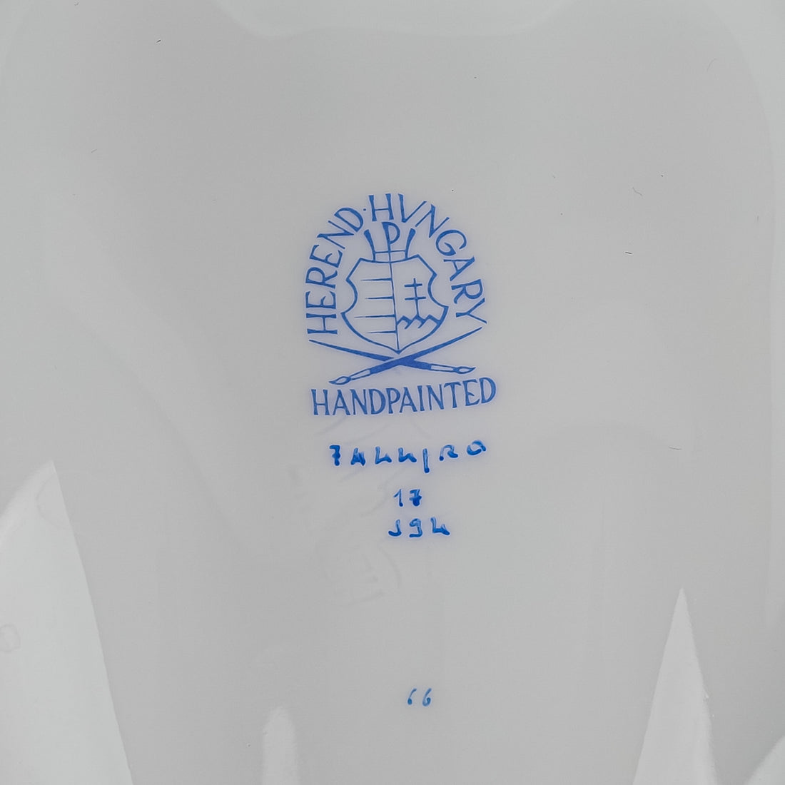 HEREND Rothschild Bird Shell Dish 7444