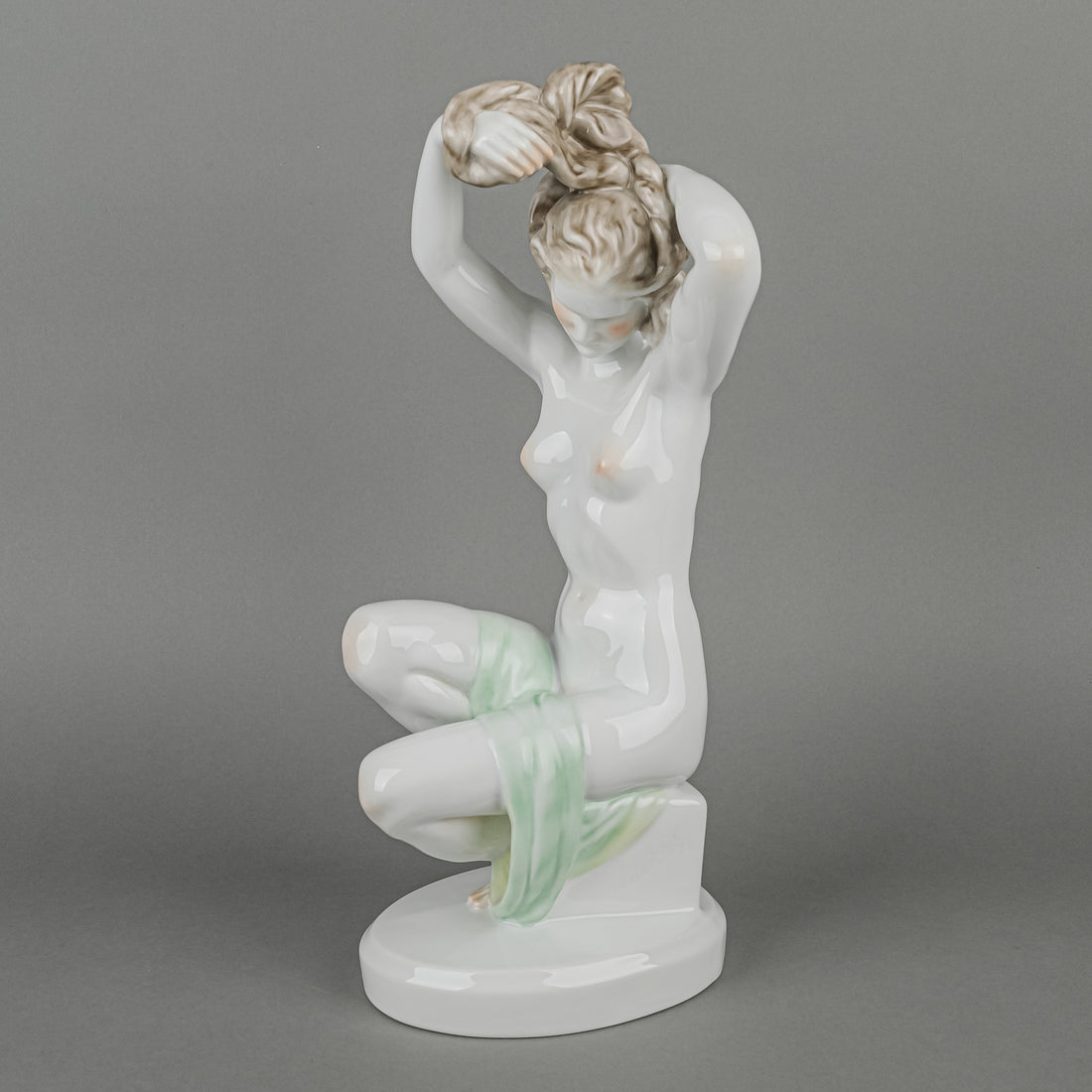 HEREND Figurine Nude Female Bathing 5706
