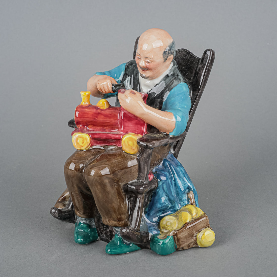 ROYAL DOULTON Figurine The Toymaker HN 2250