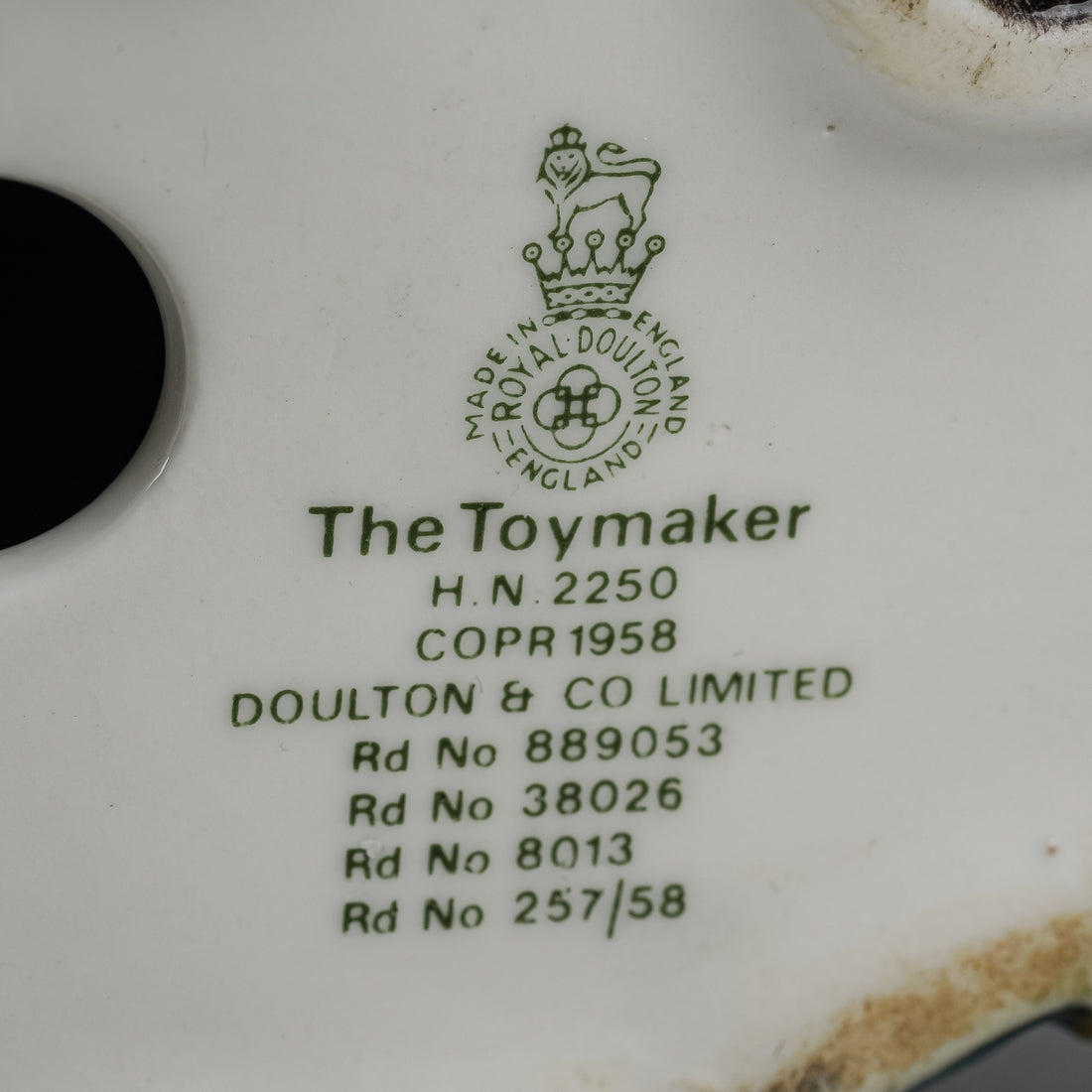 ROYAL DOULTON Figurine The Toymaker HN 2250