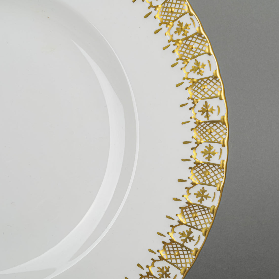ROYAL CROWN DERBY Heraldic Gold Dinner Plates Set of 3