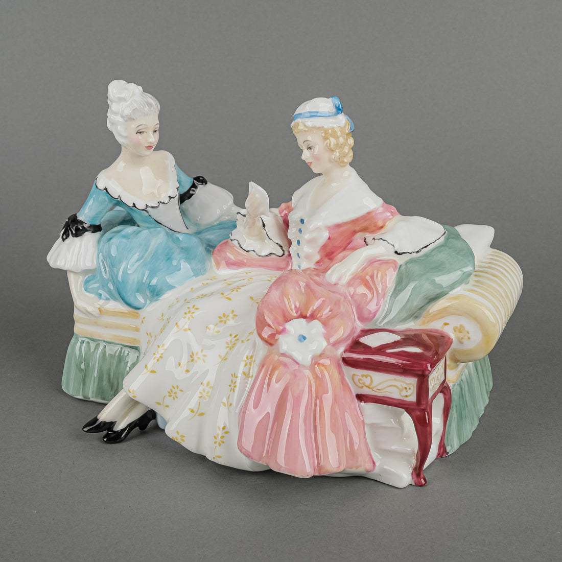 ROYAL DOULTON Figurine The Love Letter HN 2149