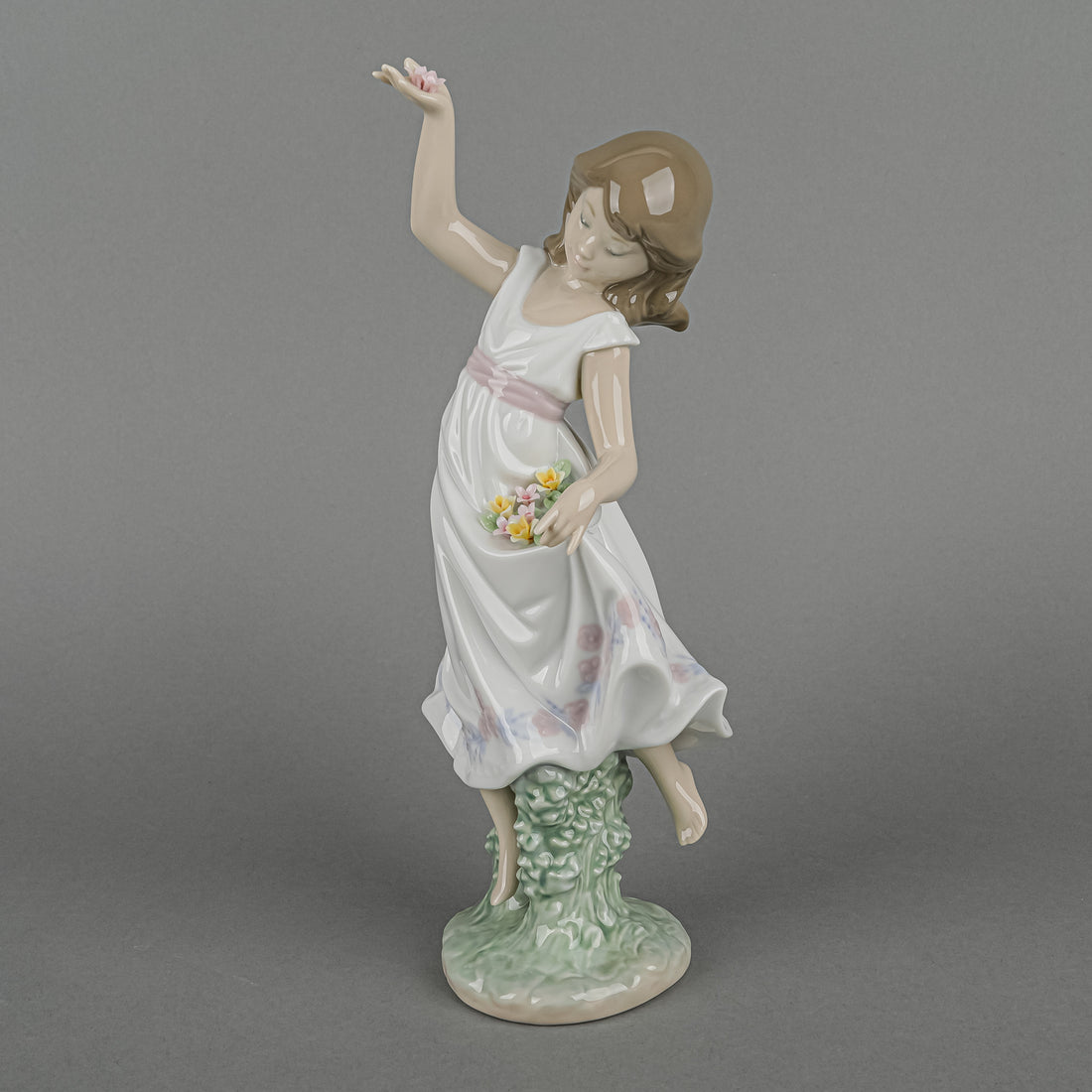 LLADRO Figurine Garden Dance 6580