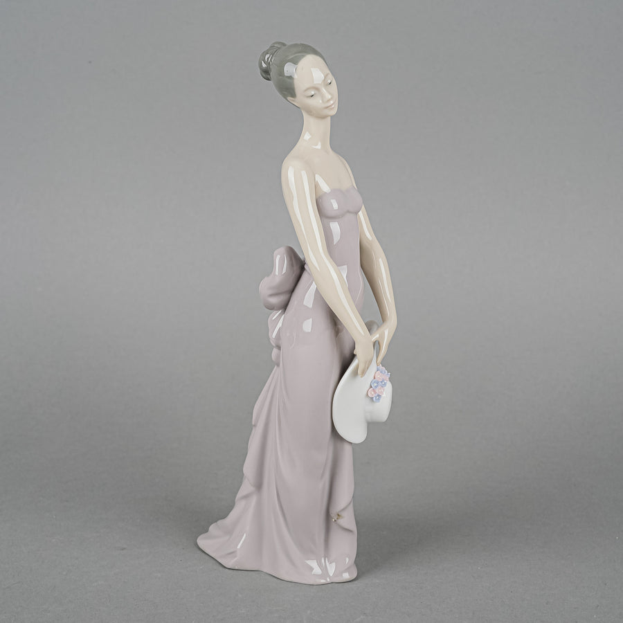 LLADRO Figurine Bridesmaid 5598