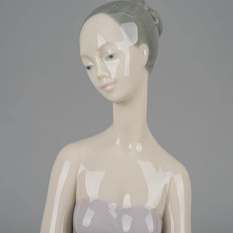 LLADRO Figurine Bridesmaid 5598