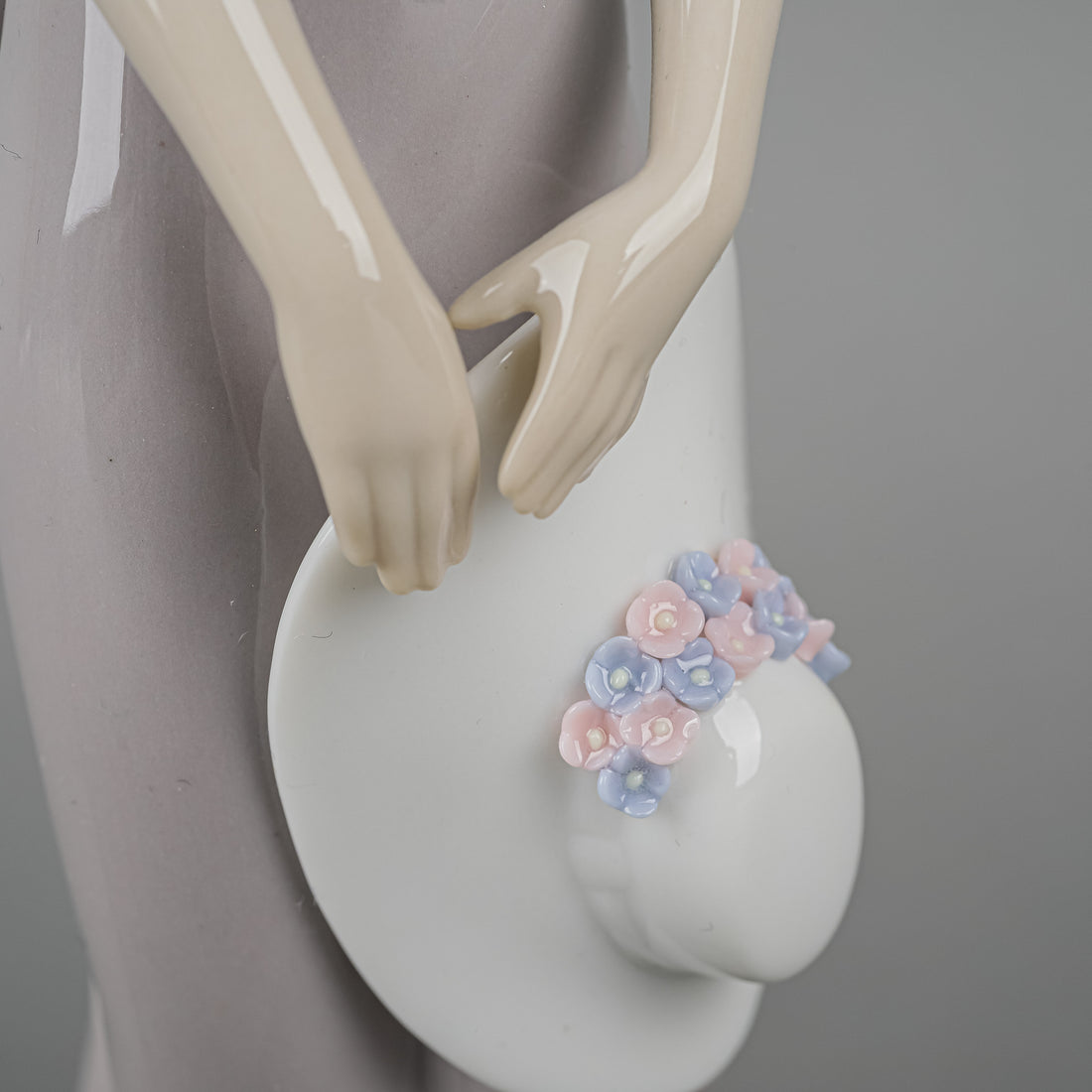 LLADRO Figurine Bridesmaid 5598