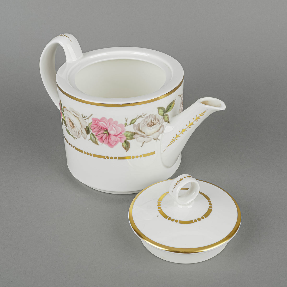 ROYAL WORCESTER Royal Garden Tea Set 38 Pieces