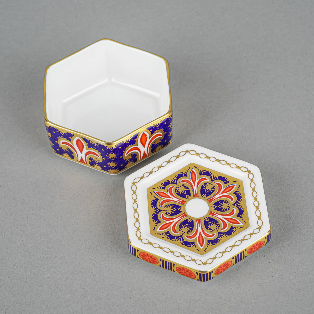 ROYAL CROWN DERBY A1297 Hexagonal Covered Trinket Box