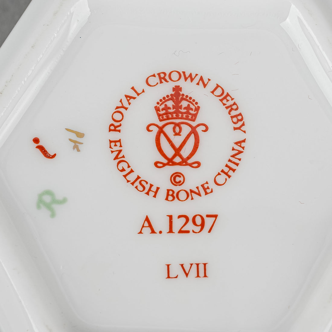 ROYAL CROWN DERBY A1297 Hexagonal Covered Trinket Box