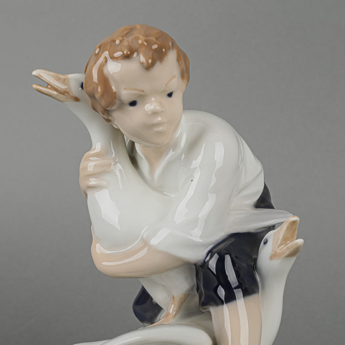 ROYAL COPENHAGEN Figurine The Goose Thief 2139