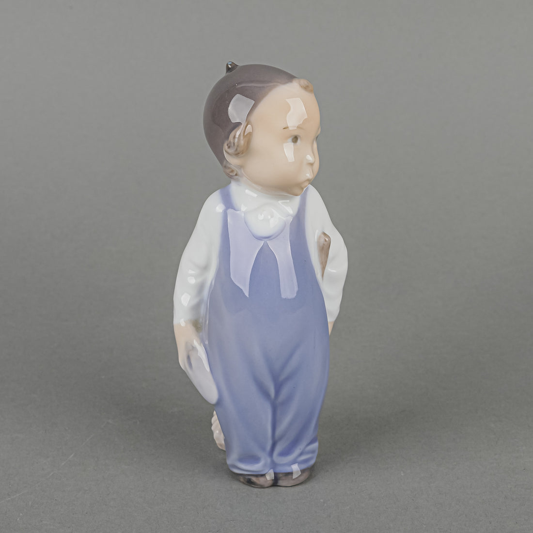 ROYAL COPENHAGEN Figurine Boy With Broom Learning To Work 3250