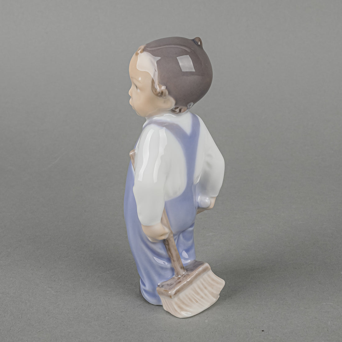 ROYAL COPENHAGEN Figurine Boy With Broom Learning To Work 3250