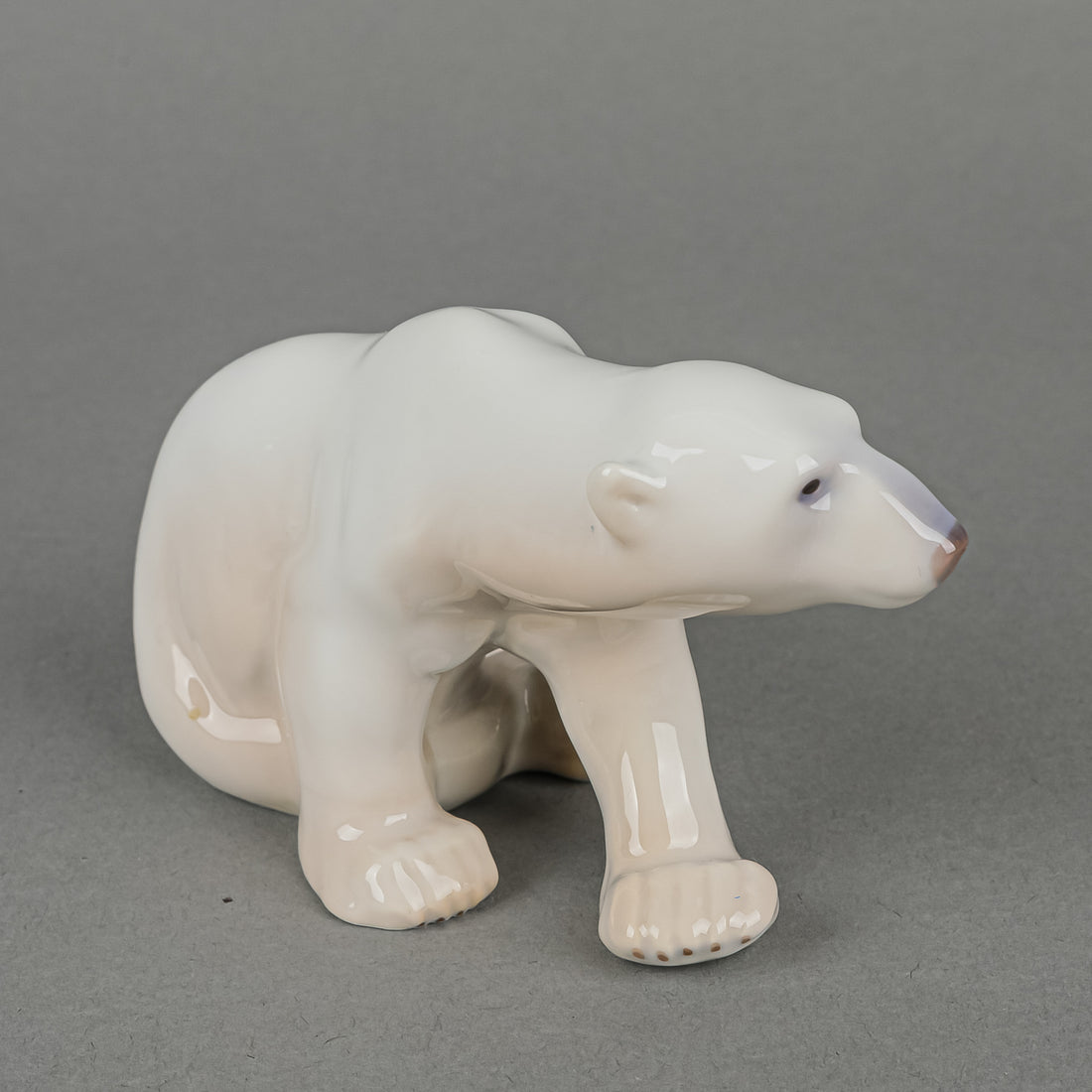 BING AND GRØNDAHL Figurine Sitting Polar Bear 2217