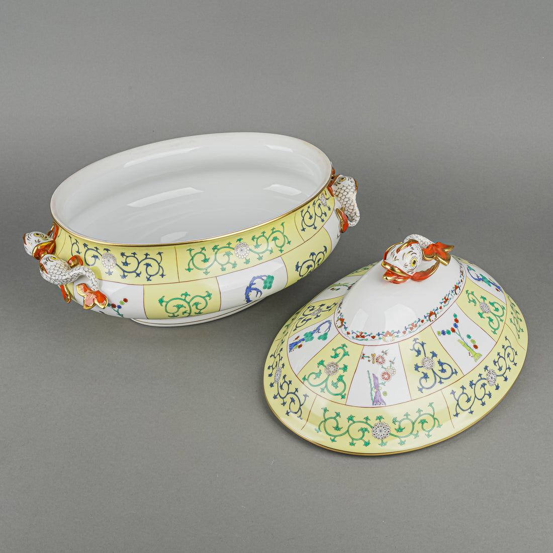 HEREND Yellow Dynasty Covered Soup Tureen & Undertray