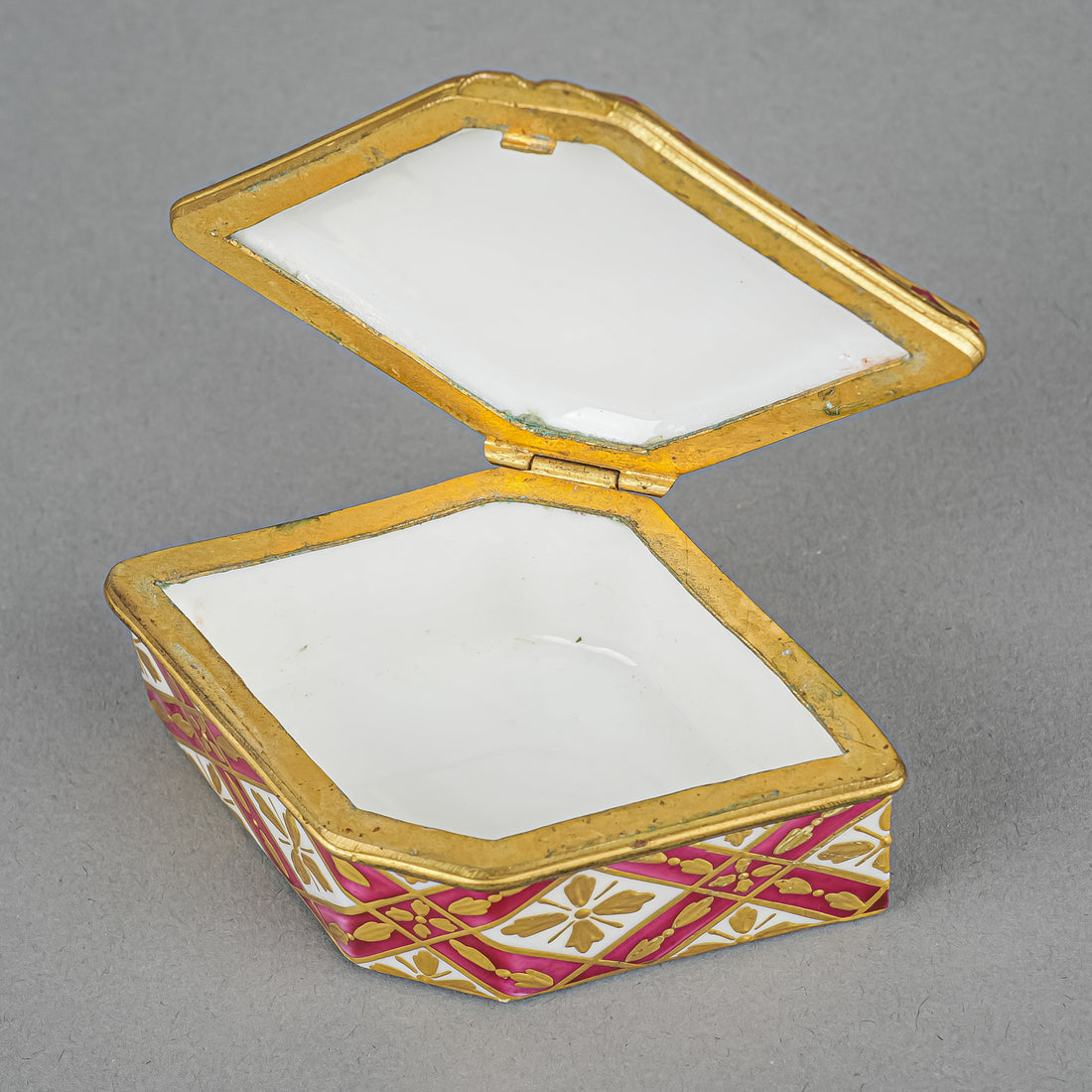SEVRES Asselin Hand Painted Porcelain Trinket/Pill Box Diamond Shape