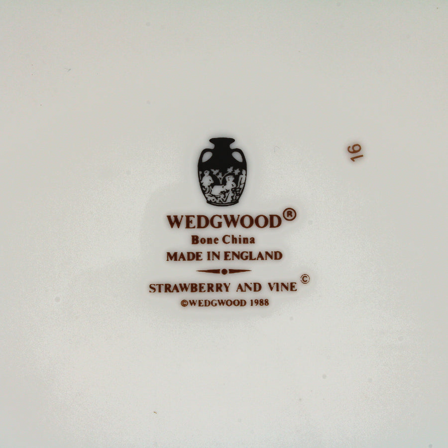 WEDGWOOD Strawberry & Vine Dessert Set - 32 Pieces
