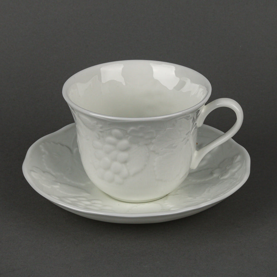 WEDGWOOD Strawberry & Vine Dessert Set - 32 Pieces