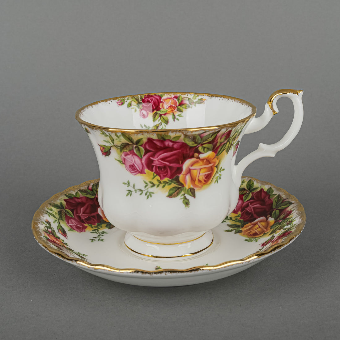 ROYAL ALBERT Old Country Roses 8 Place Settings Plus Extras