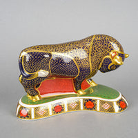 ROYAL CROWN DERBY Paperweight Bull - Old Imari Accent