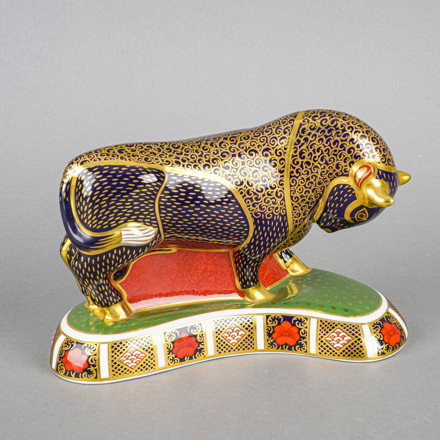ROYAL CROWN DERBY Paperweight Bull - Old Imari Accent