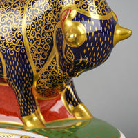 ROYAL CROWN DERBY Paperweight Bull - Old Imari Accent