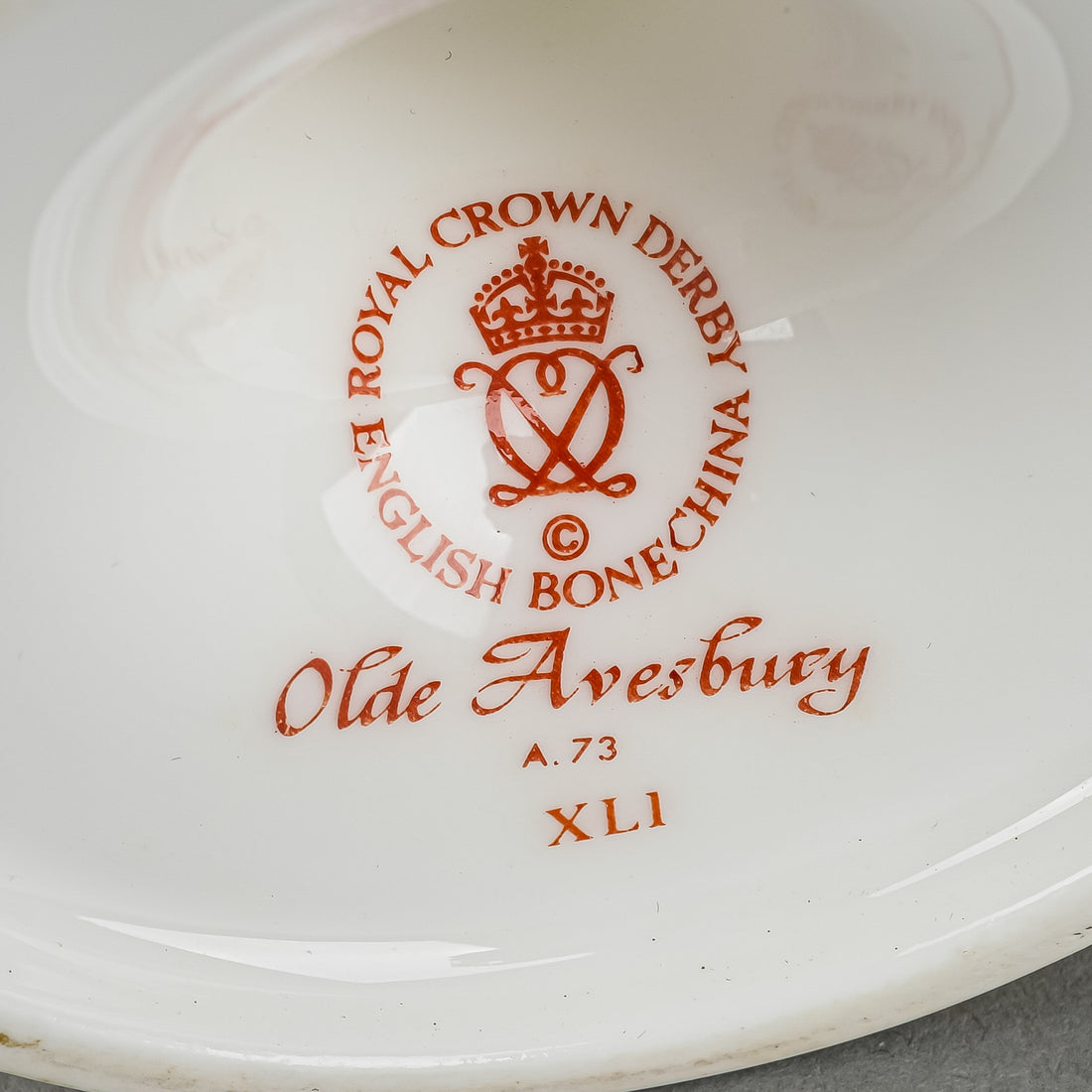 ROYAL CROWN DERBY Olde Avesbury A73 Wine Goblet