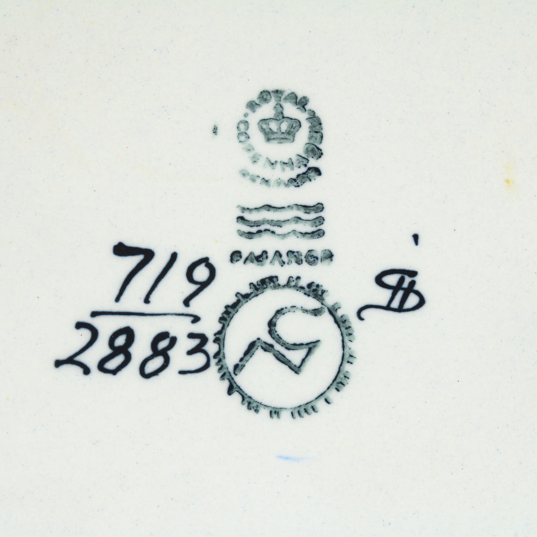 ROYAL COPENHAGEN Nils Thorssen Fajance Baca Dish 719/2883