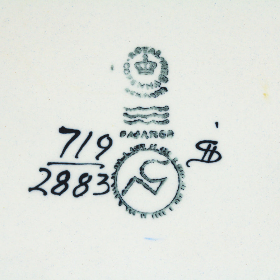 ROYAL COPENHAGEN Nils Thorssen Fajance Baca Dish 719/2883