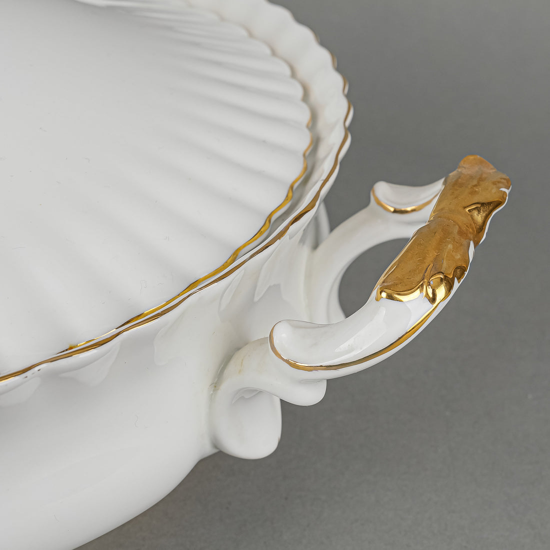 ROYAL ALBERT Val D'or Covered Serving Dish