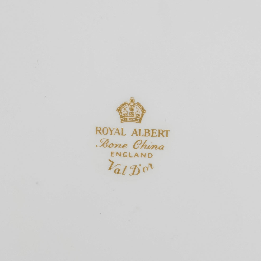 ROYAL ALBERT Val D'or Covered Serving Dish