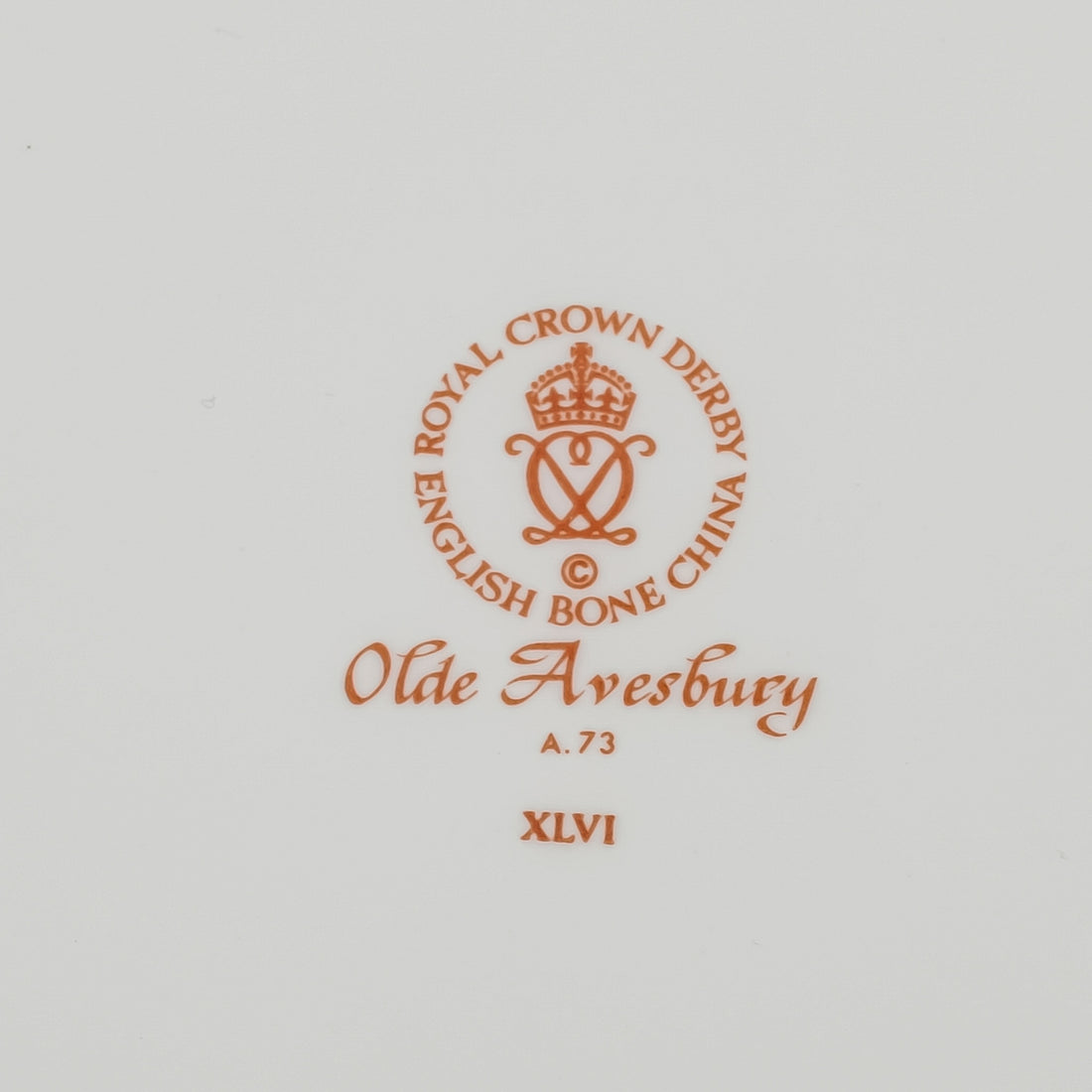 ROYAL CROWN DERBY Olde Avesbury A73 Dinner Plate