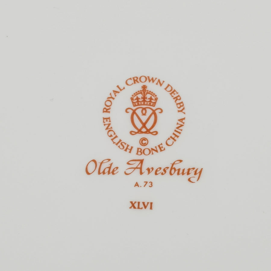 ROYAL CROWN DERBY Olde Avesbury A73 Dinner Plate
