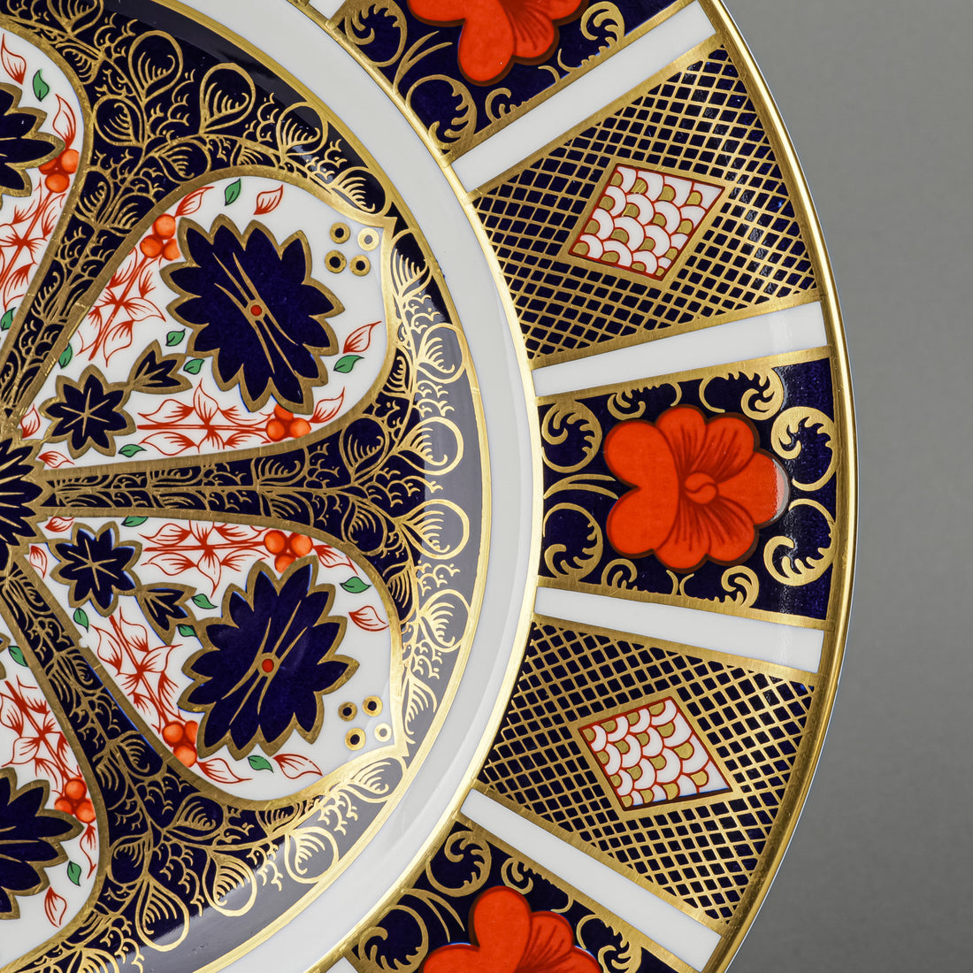 ROYAL CROWN DERBY Old Imari 1128 Dinner Plate D10.5" c.1979