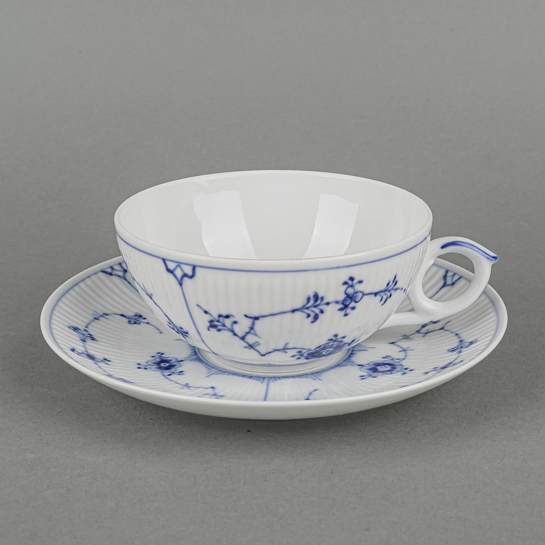 ROYAL COPENHAGEN Blue Fluted Plain Cup & Saucer 1/76