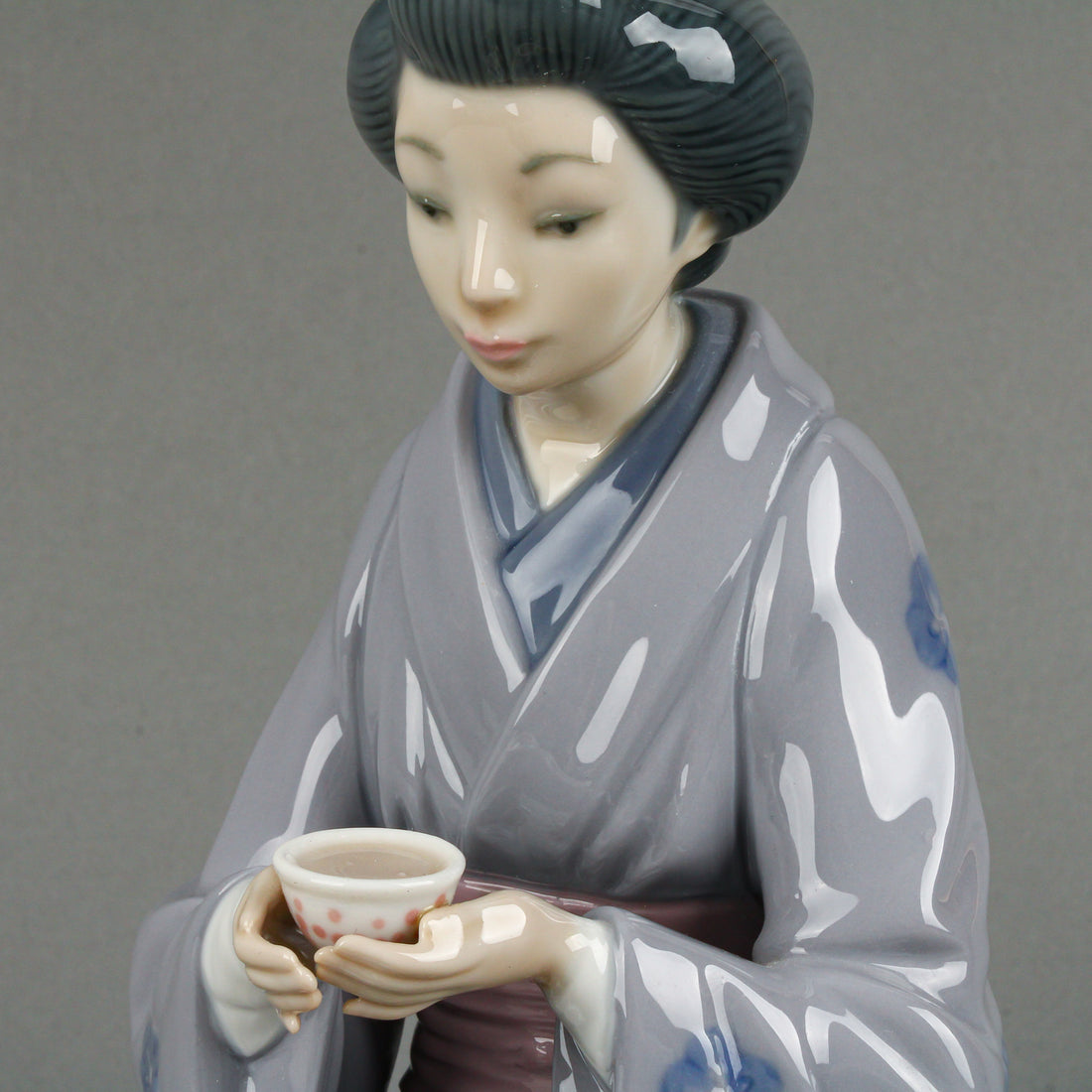 LLADRO Japanese Girl Serving Tea 5122 Figurine