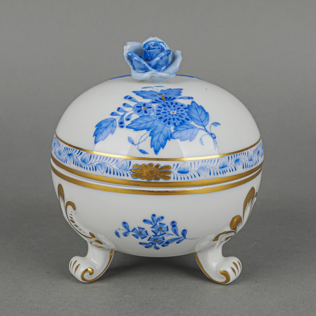 HEREND Chinese Bouquet  Footed Bonbon Box With Rose Knob 6185