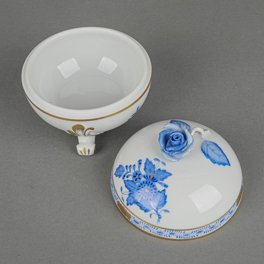 HEREND Chinese Bouquet  Footed Bonbon Box With Rose Knob 6185